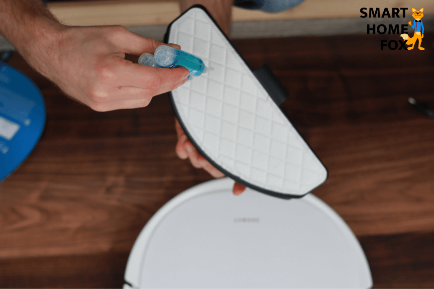 Spreading detergent on the mop of the OZMO T8